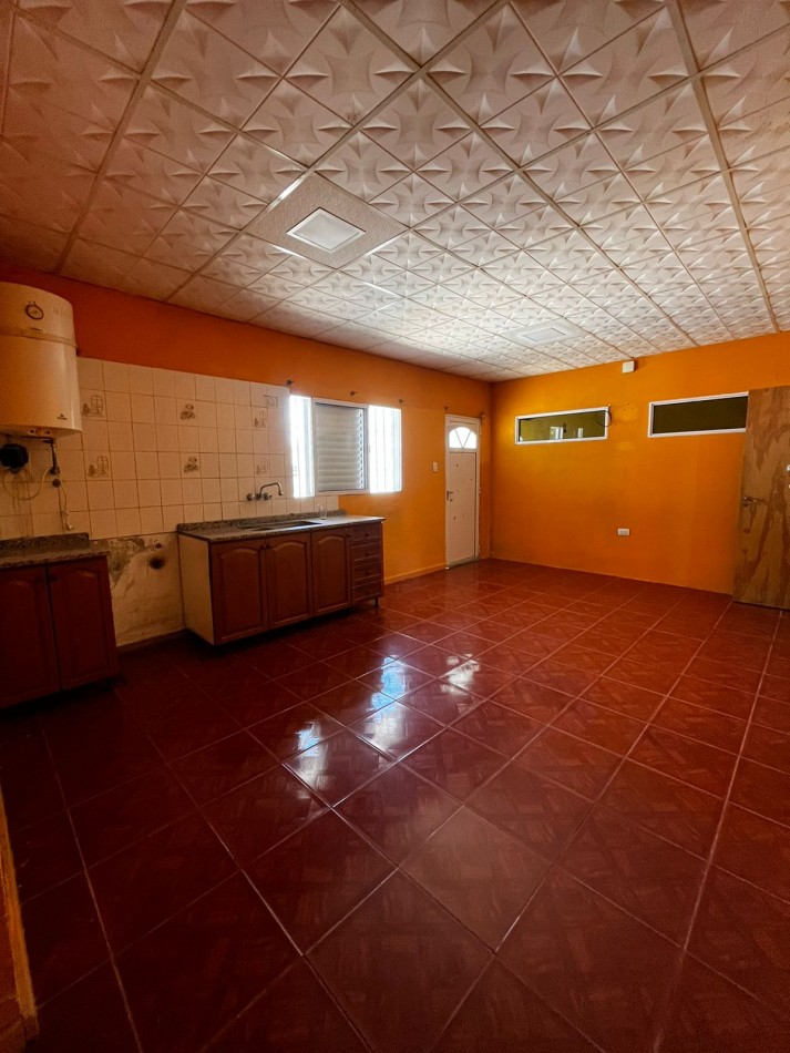 CASA EN VENTA- oportunidad inversion, Colonia avellaneda 