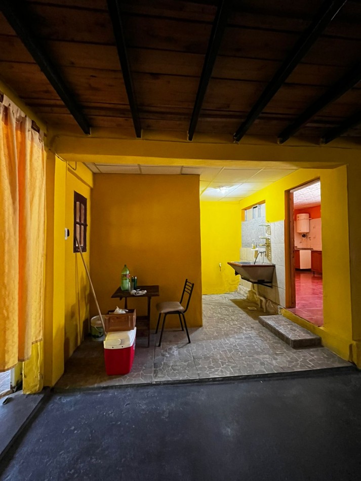CASA EN VENTA- oportunidad inversion, Colonia avellaneda 