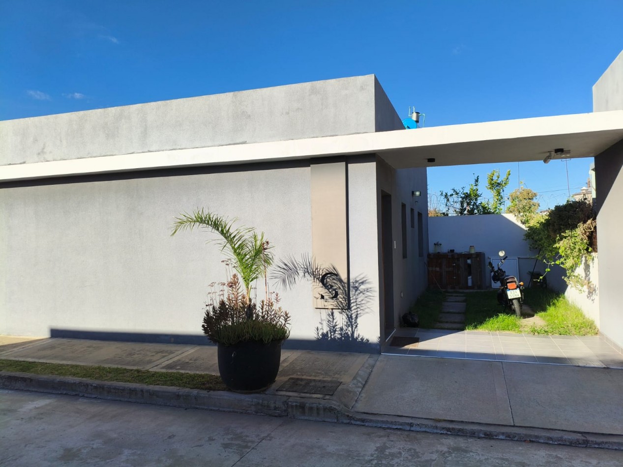 CASA MODERNA EN BARRIO CERRADO