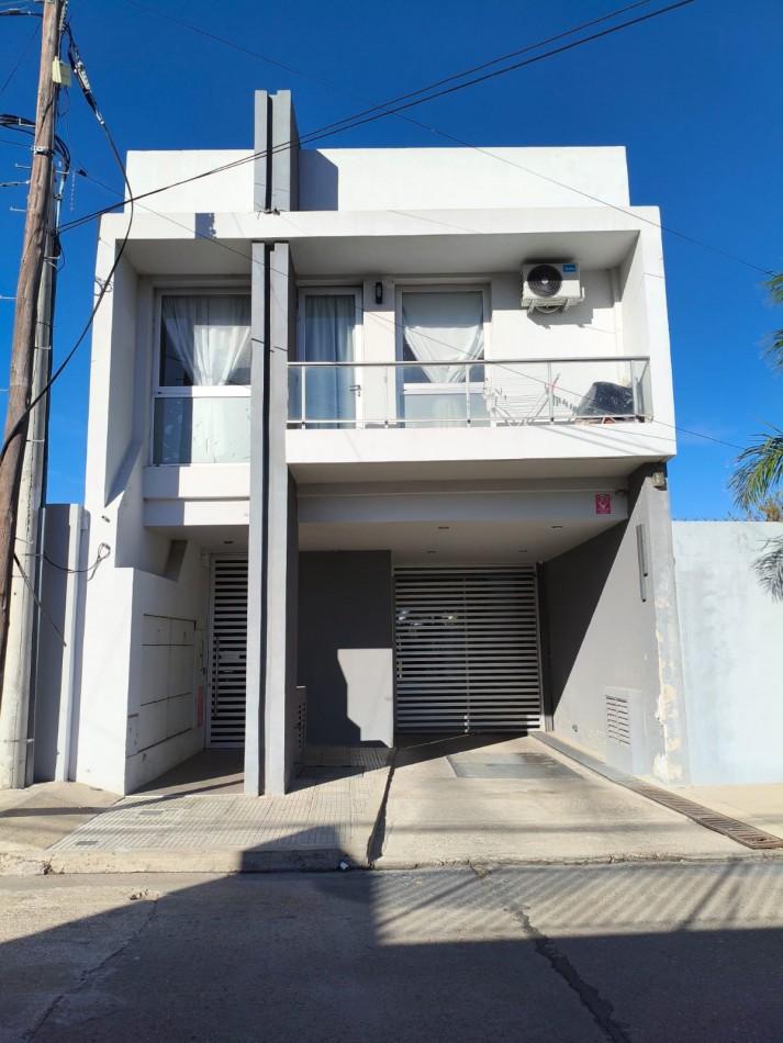 CASA MODERNA EN BARRIO CERRADO