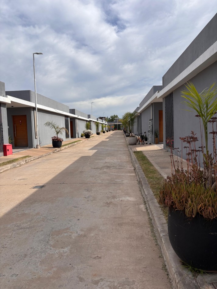 CASA MODERNA EN BARRIO CERRADO