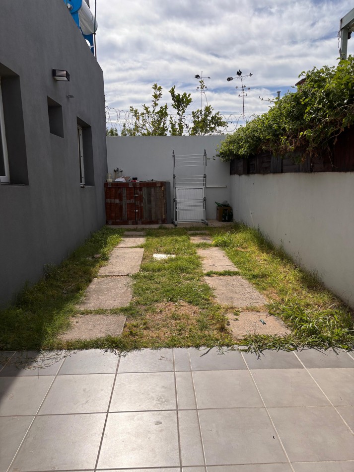CASA MODERNA EN BARRIO CERRADO