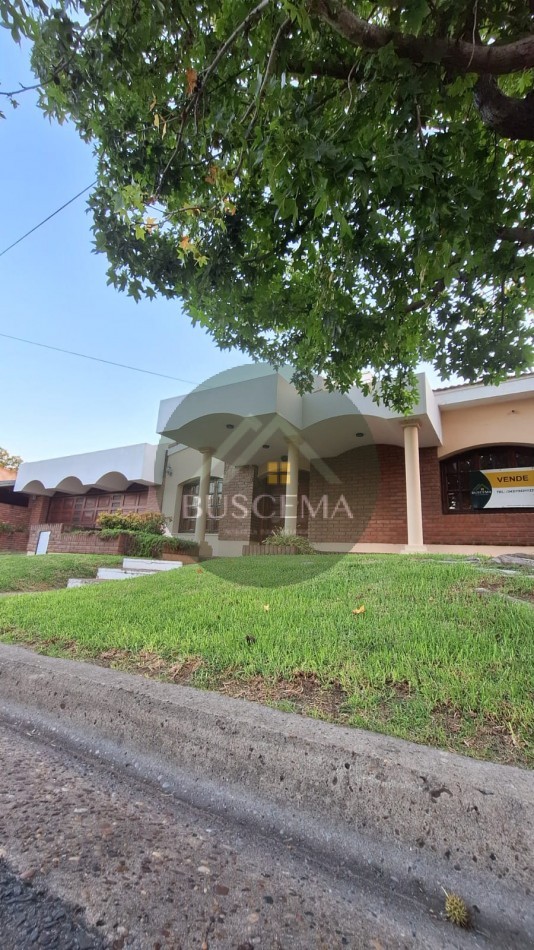 VENTA - Casa Premium 1.218 m² en Zona Sur c/ Piscina Climatizada + Lote Propio Adicional