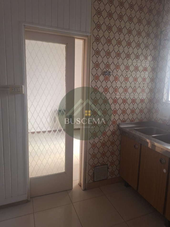 CASA EN ALQUILER - ZONA PARQUE URQUIZA