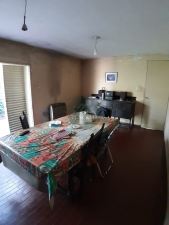 EN VENTA CASA A REFACCIONAR ZONA PARQUE !!! 