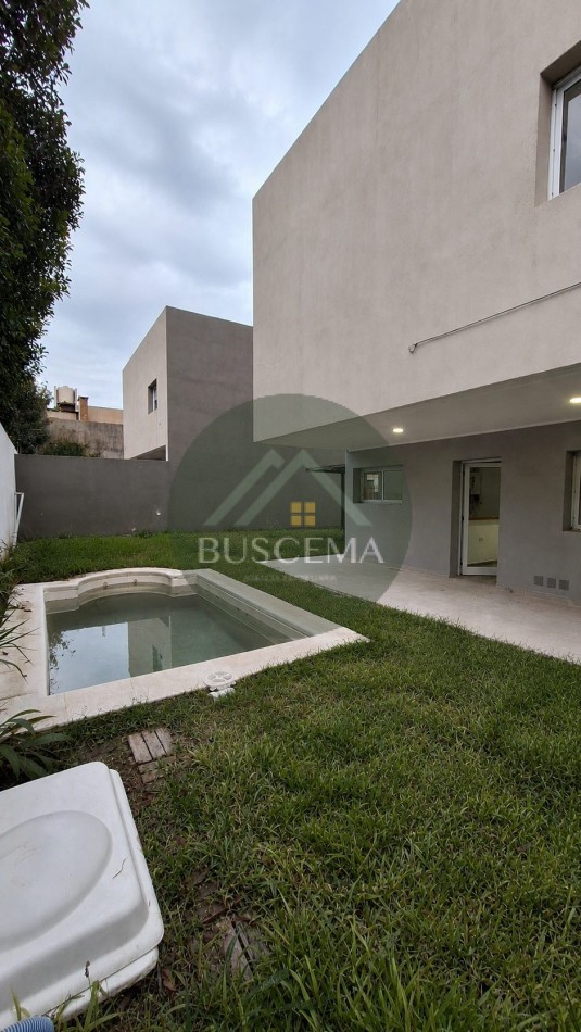 CASA EN ALQUILER 3 HABITACIONES, 3 BAÑOS Y PILETA