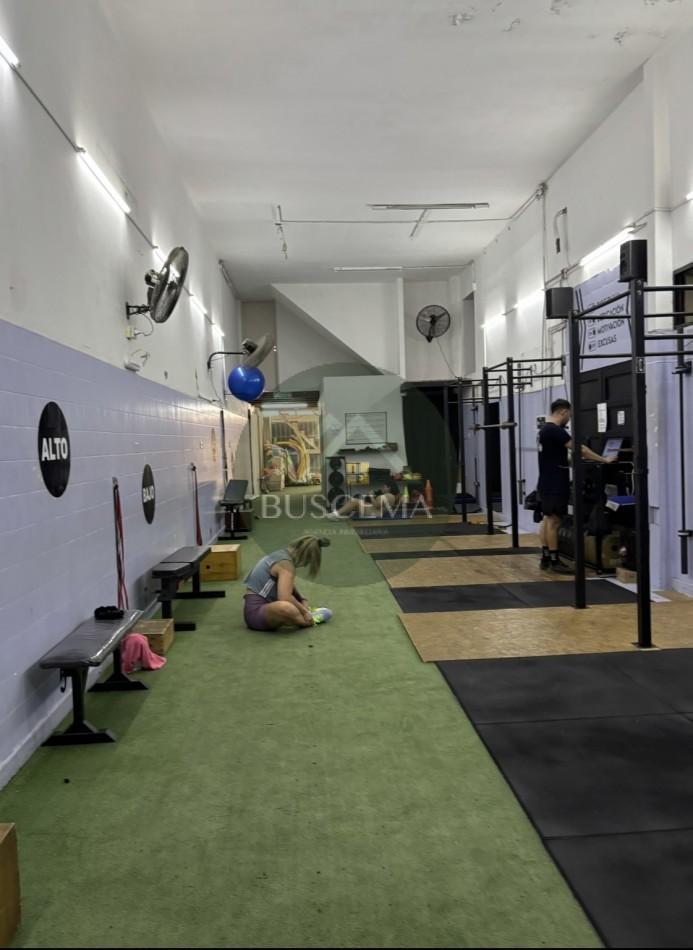 VENTA GRAN PROPIEDAD MULTIUSO - Calle Nogoya