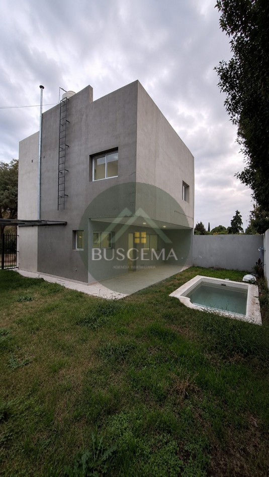 CASA EN ALQUILER 3 HABITACIONES, 3 BAÑOS Y PILETA