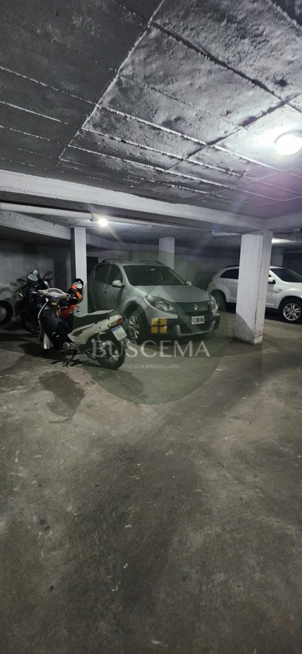 EN VENTA - COCHERA TECHADA EN MICROCENTRO