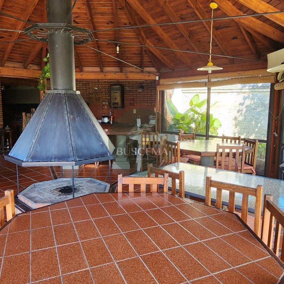 VENTA - Casa Premium 1.218 m² en Zona Sur c/ Piscina Climatizada + Lote Propio Adicional