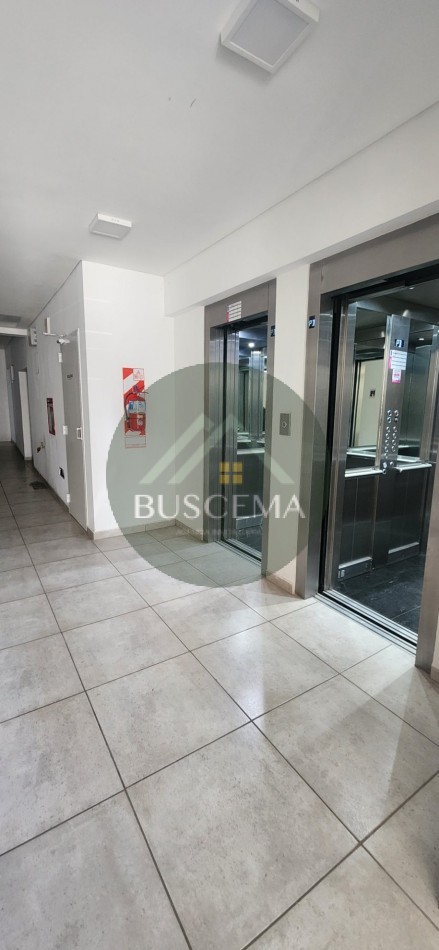 Semipiso en pleno centro EN VENTA - Calle Alem 866