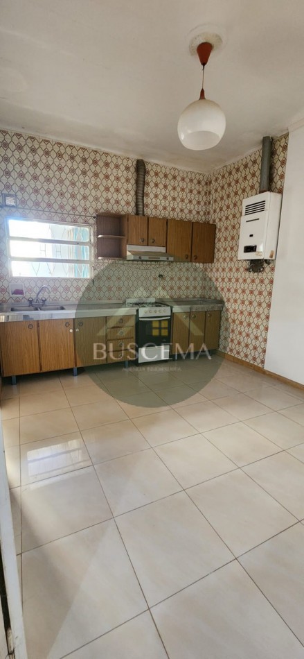CASA EN ALQUILER - ZONA PARQUE URQUIZA