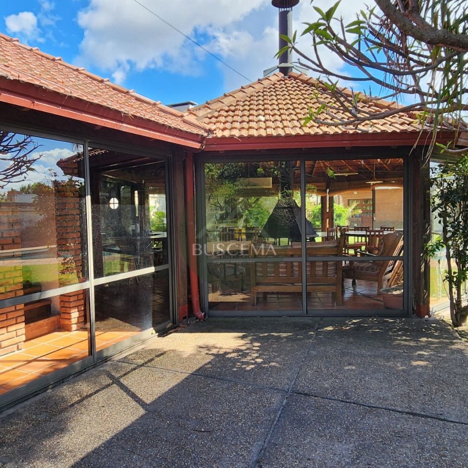 VENTA - Casa Premium 1.218 m² en Zona Sur c/ Piscina Climatizada + Lote Propio Adicional