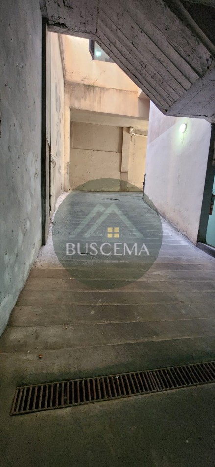 EN VENTA - COCHERA TECHADA EN MICROCENTRO