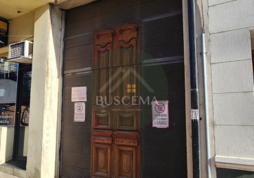 EN VENTA - COCHERA TECHADA EN MICROCENTRO